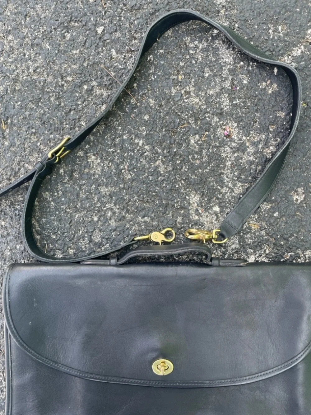 Coach Vintage Black Leather Shoulder Bag with Turn-Lock Closure